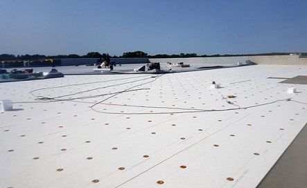 Commercial thermoplastic roofing installation 
